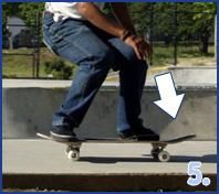 pasul 5. in timp ce coboara din ollie, intinde picioarele pentru a atenua in momentul urmator,